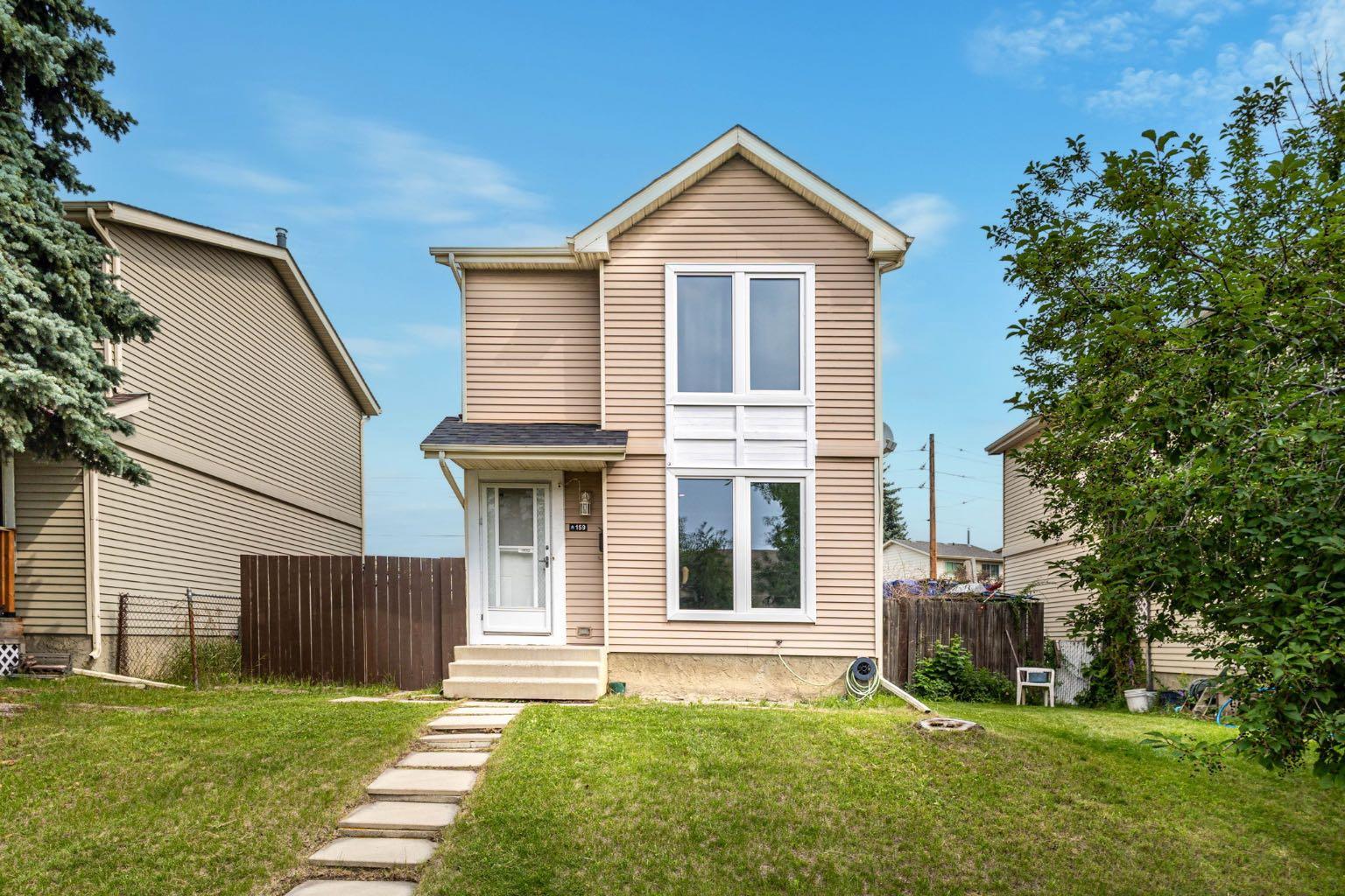 159 Erin Woods Dr SE, Calgary, AB T2B 2V7