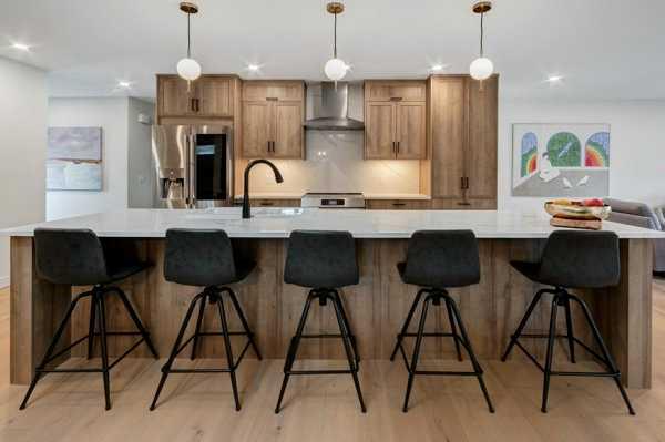 6135 Bow Cres NW, Calgary, AB T3B 2C2