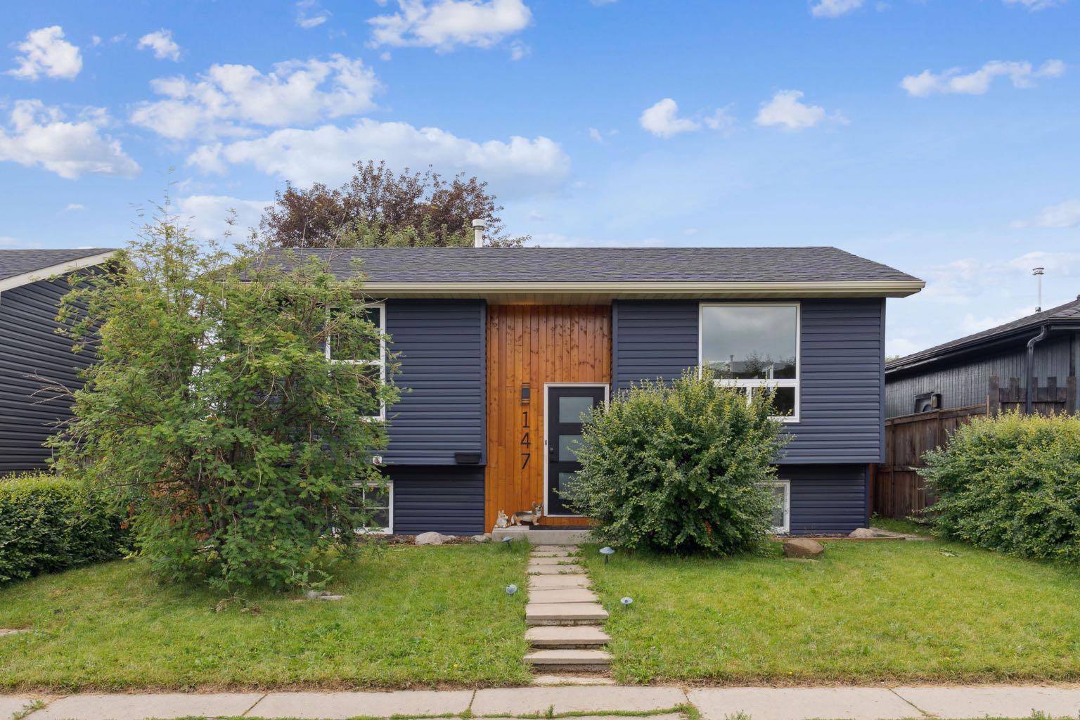 147 Falchurch Cres NE, Calgary, AB T3J 1J9