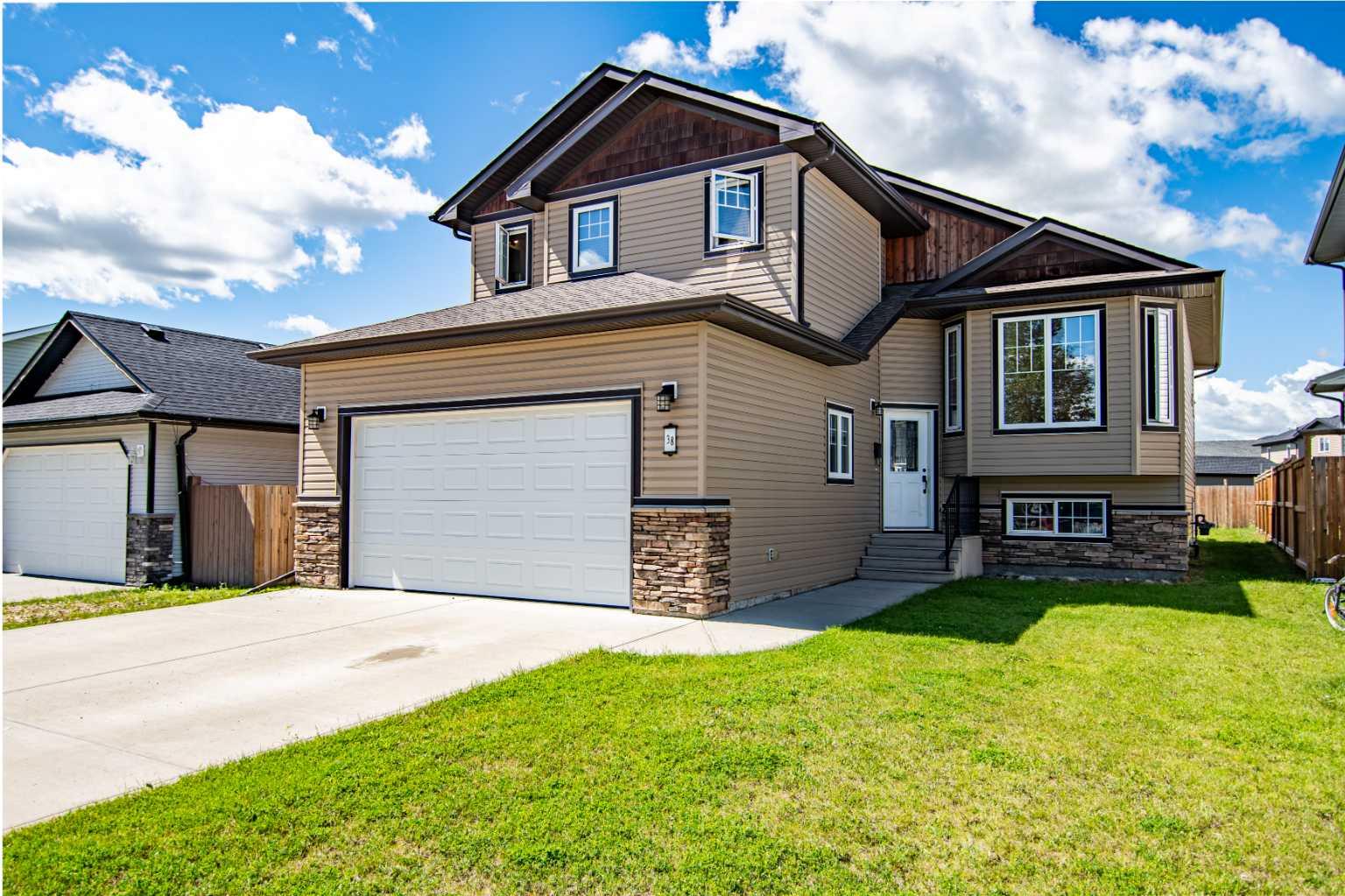 38 Woodbine Ave NW, Blackfalds, AB T4M 0J4