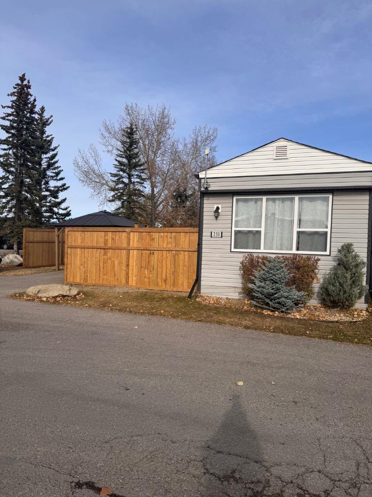 6220 17 Avenue Se Unit 230, Calgary, AB T2A 0W6