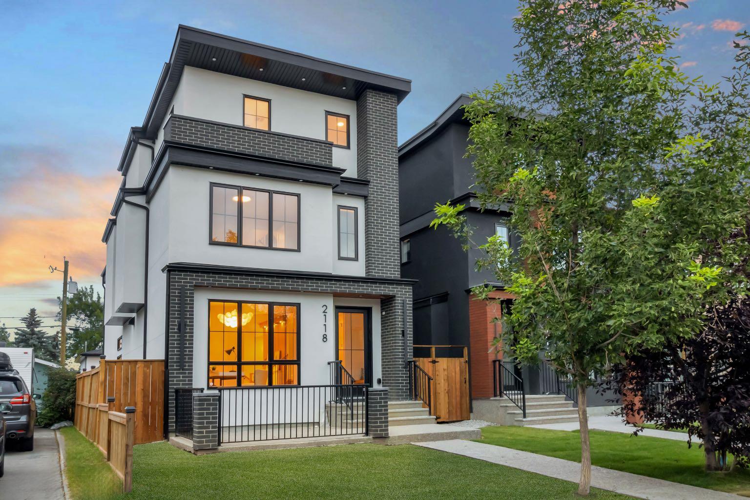 2118 Victoria Cres NW, Calgary, AB T2M 4E3