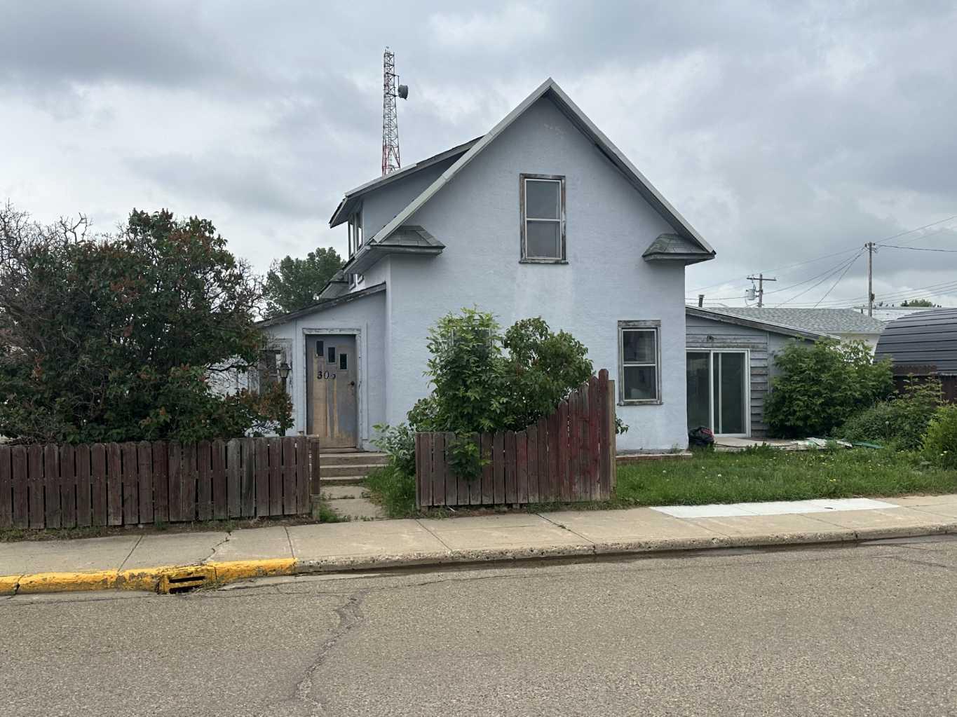 1 Street W Unit 306 W #306, Hanna, AB T0J 1P0
