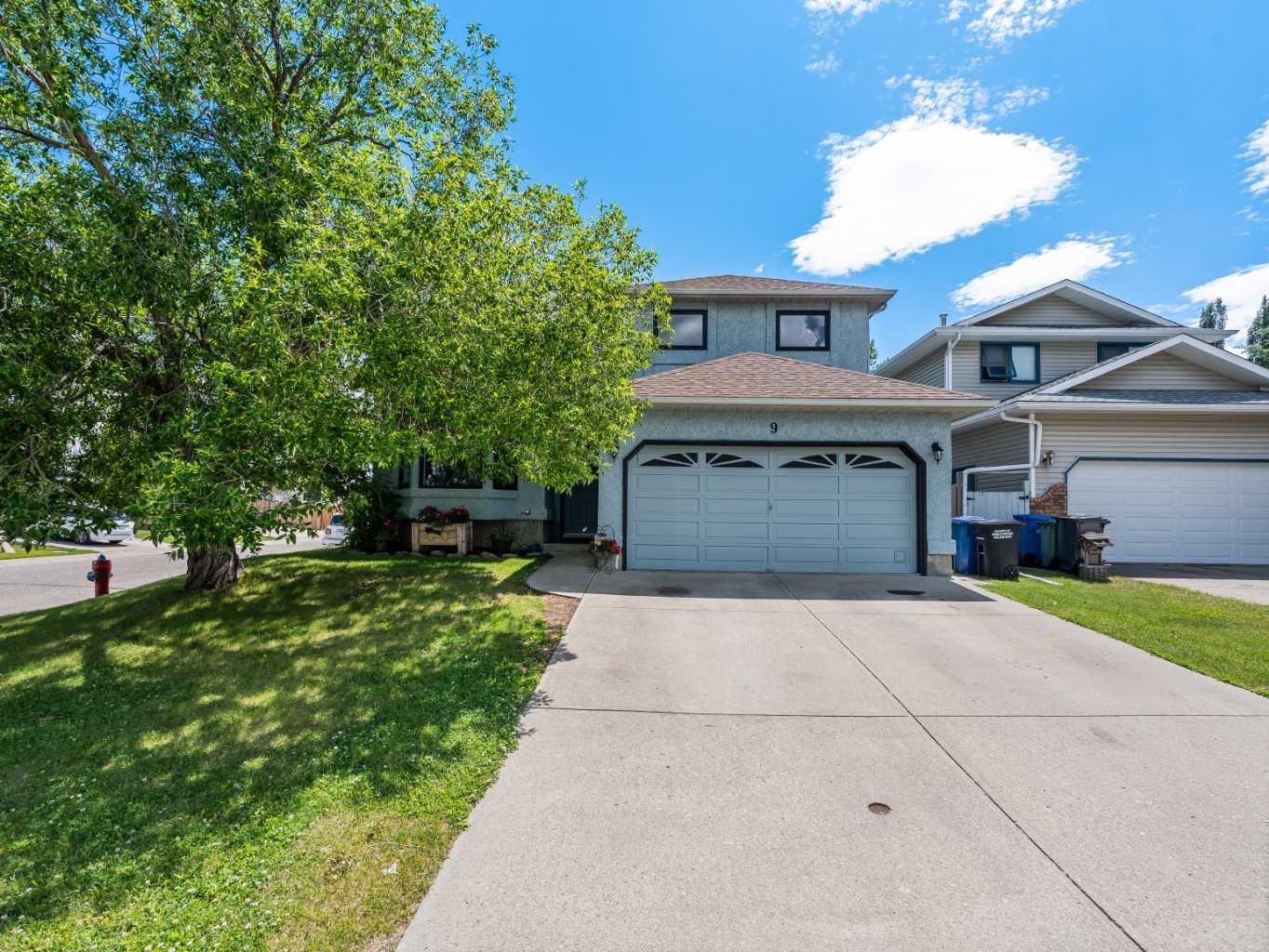 9 Hunters Mews, Okotoks, AB T1S 1M2