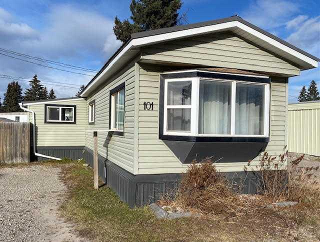 145 E River Road Unit 101, Hinton, AB T7V 1S5