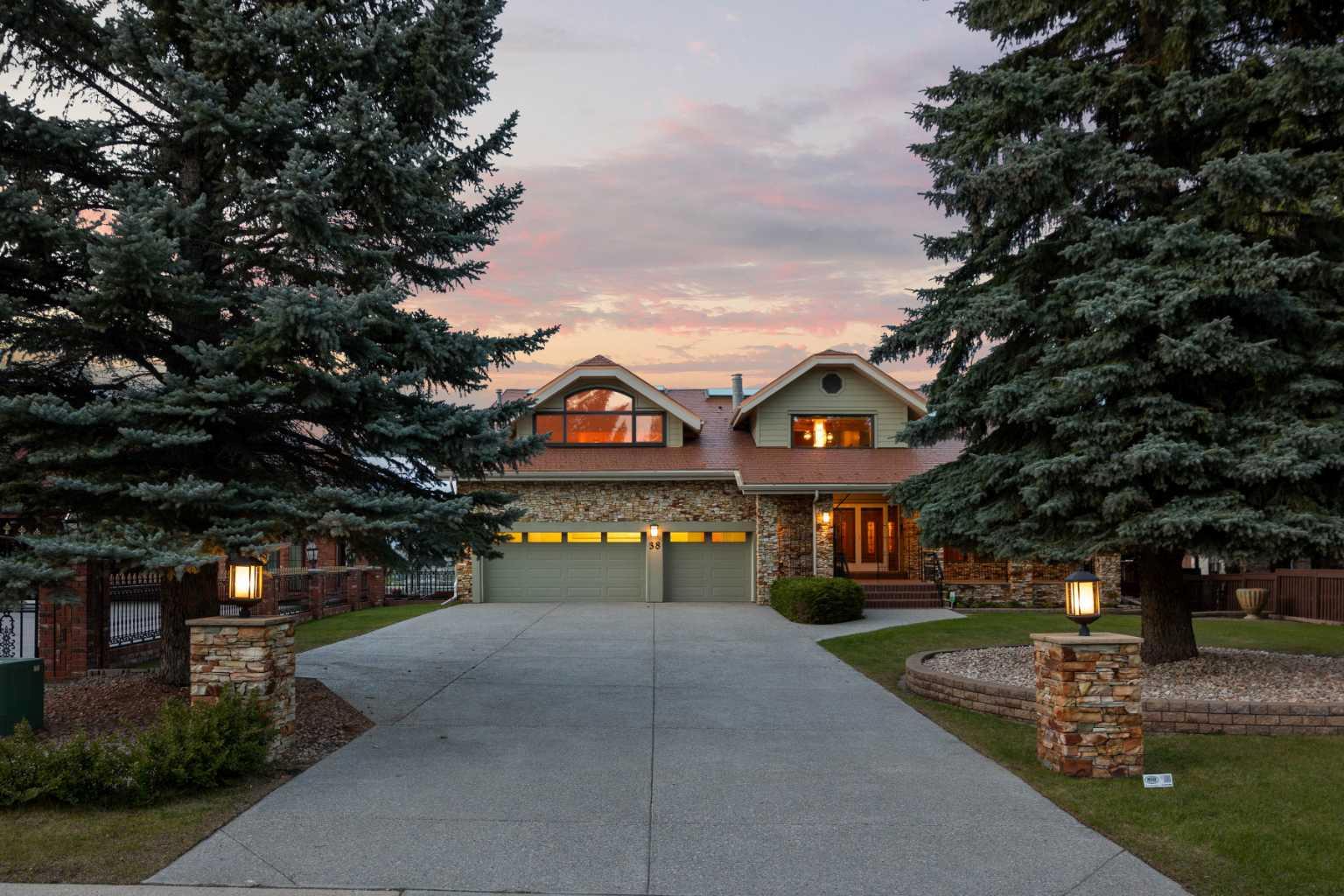38 Patterson Dr SW, Calgary, AB T3H 2B7