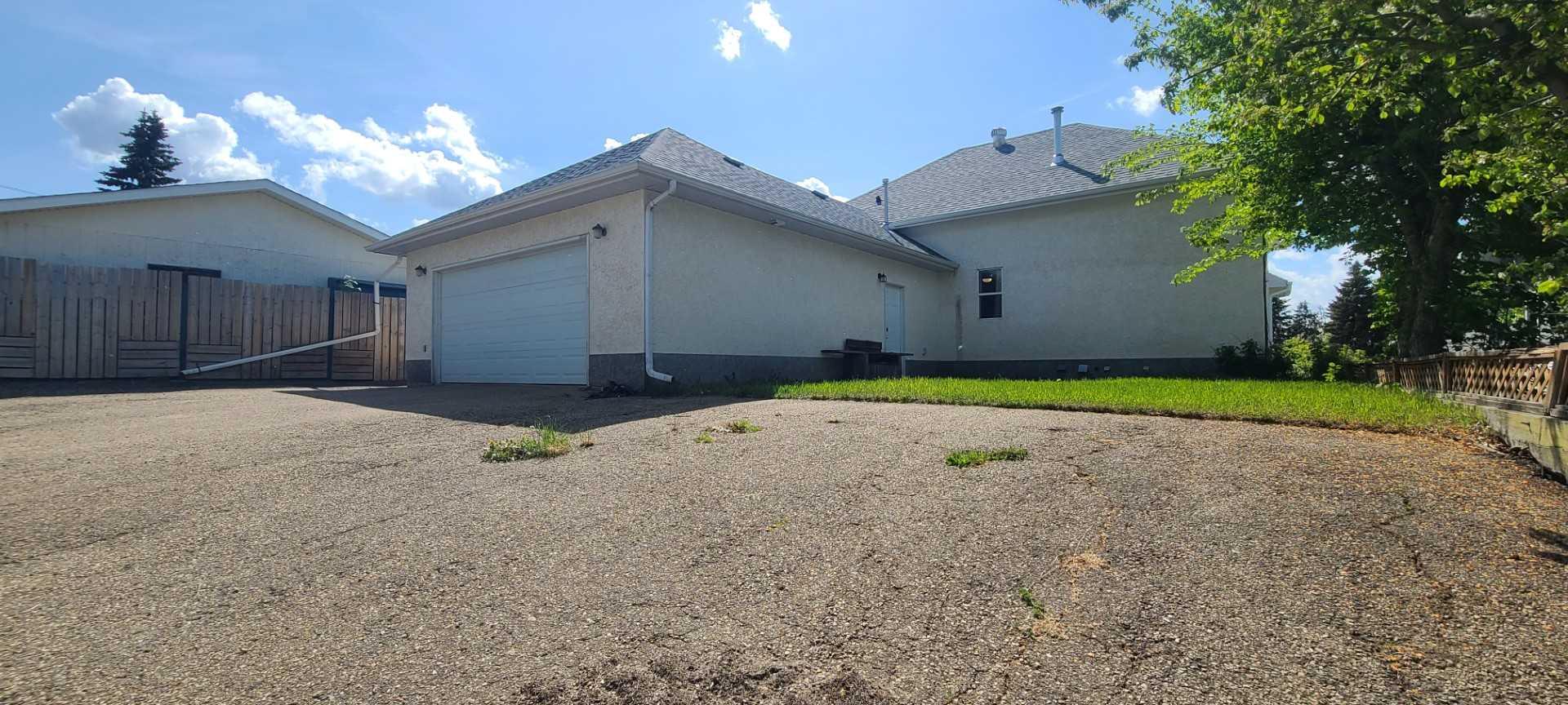 45 Street Unit 4013, Ponoka, AB T4J 1B7