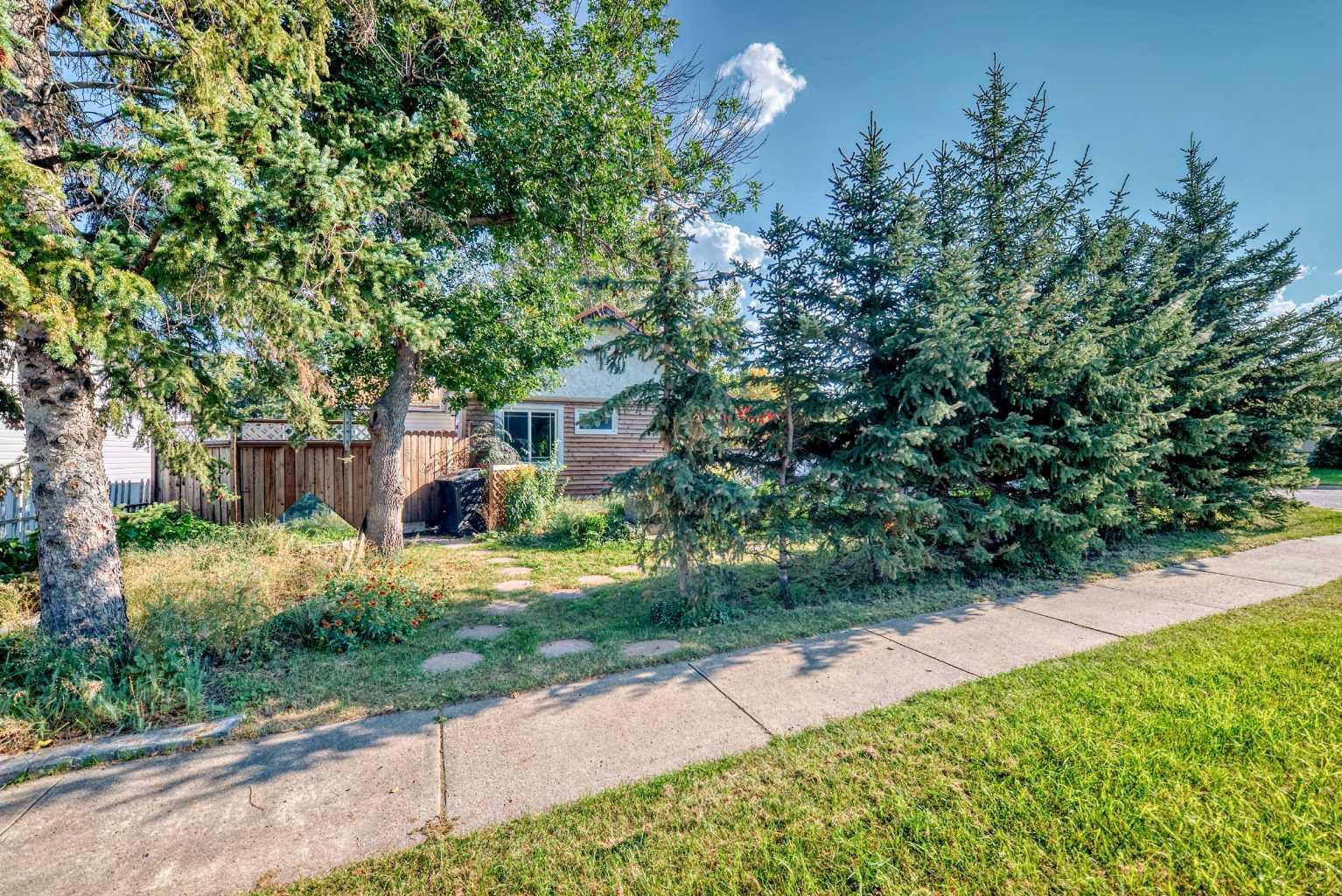 23 Street Unit 2319, Nanton, AB T0L 1R0