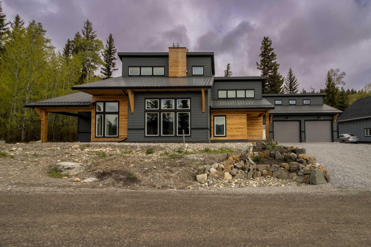 33 Kananaskis Ct, Coleman, AB T0K 0M0