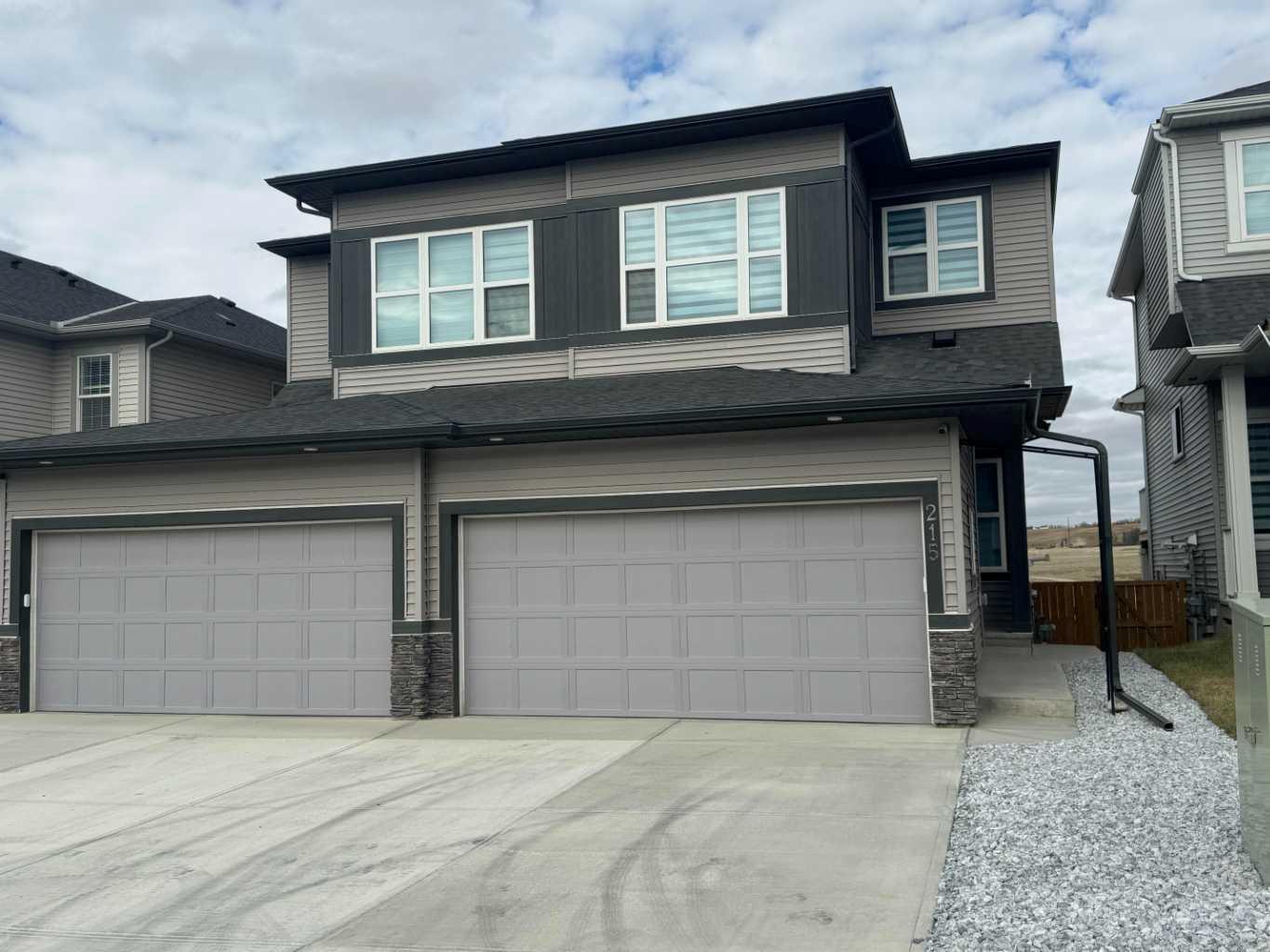 215 Heritage Hts, Cochrane, AB T4C 3A7