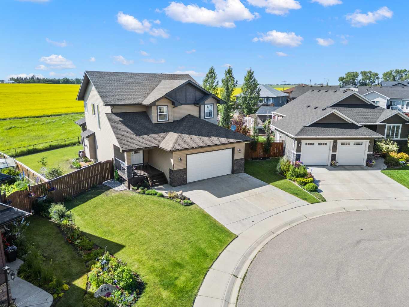 653 W Highland Cres, Carstairs, AB T0M 0N0