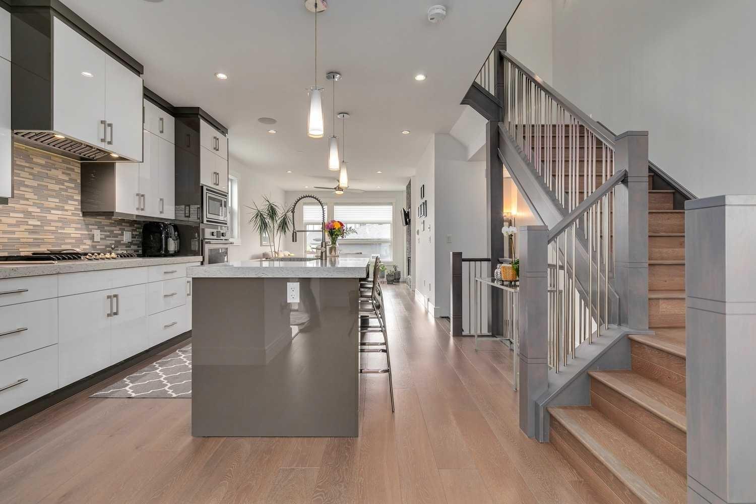 43 Street Sw Unit 944, Calgary, AB T3C 1Z7