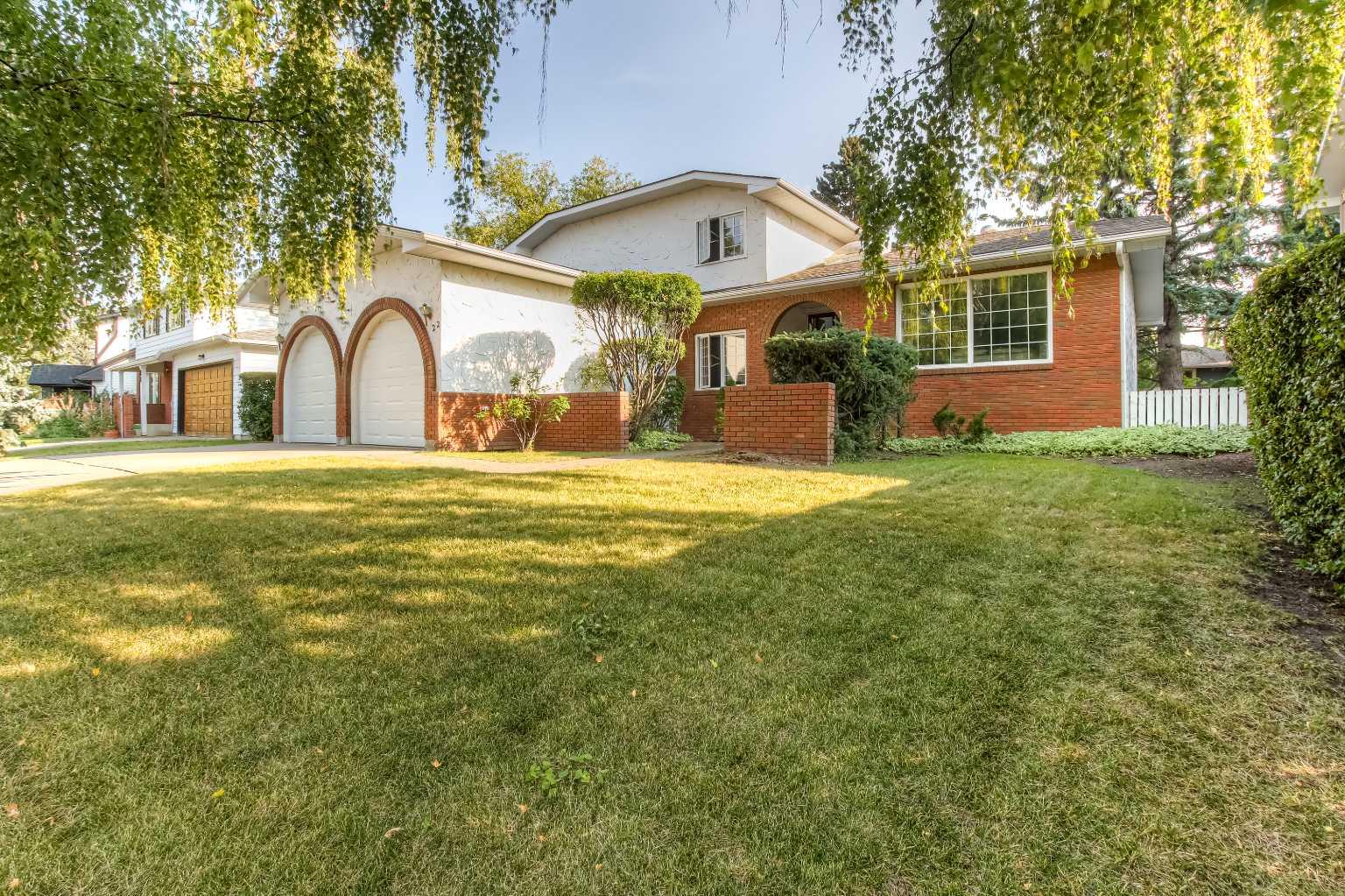 22 Varwood Pl NW, Calgary, AB T3A 0C1