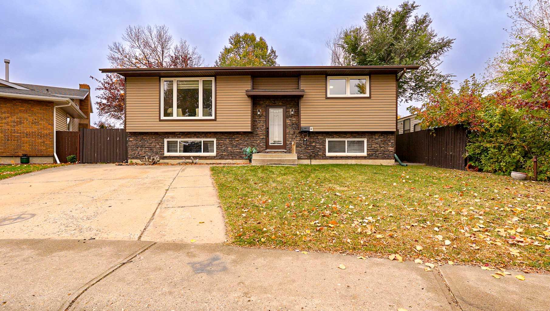 37 Ross Haven Way SE, Medicine Hat, AB T1B 2T7