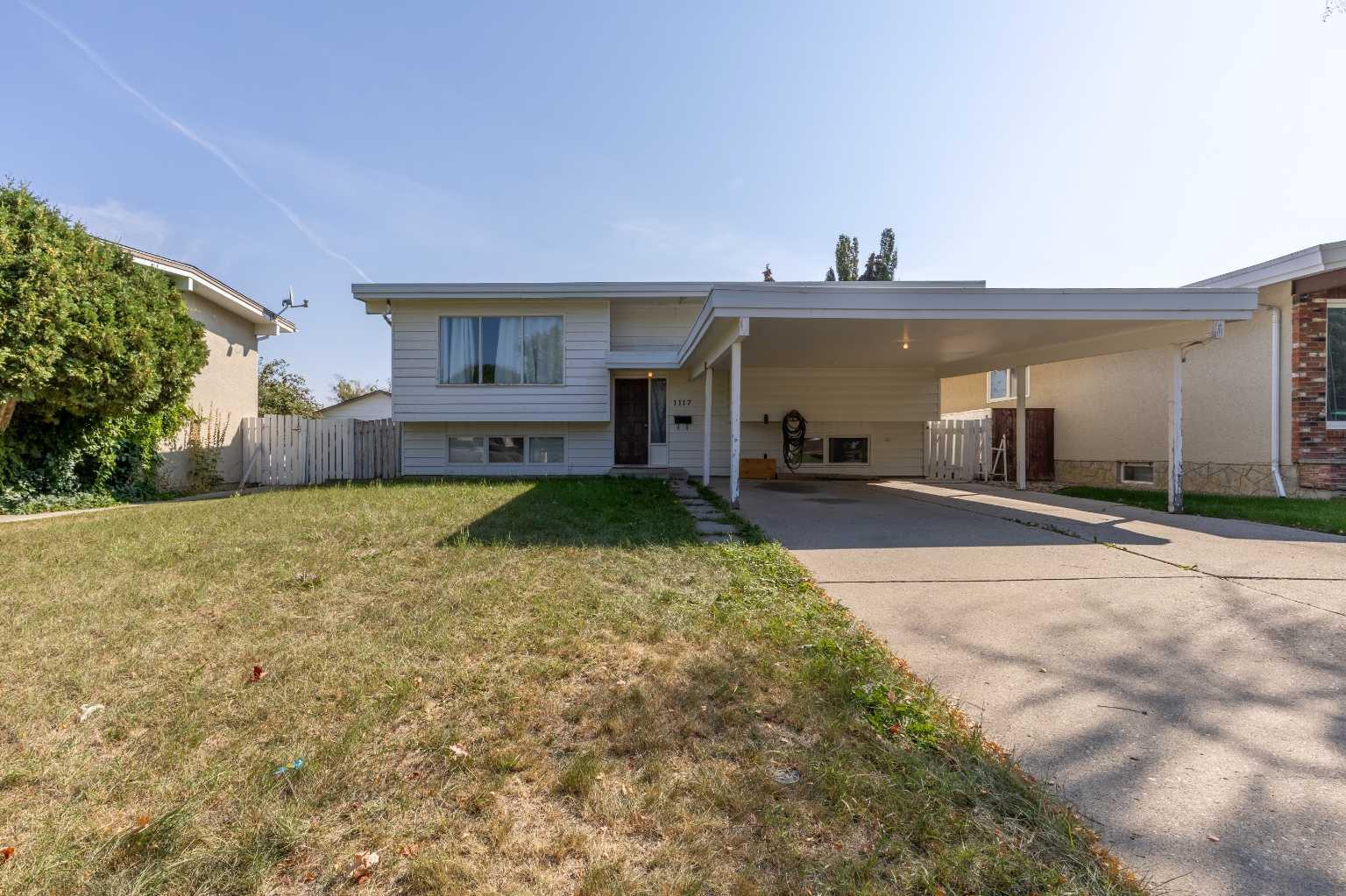 1117 Great Lakes Rd S, Lethbridge, AB T1K 3N7