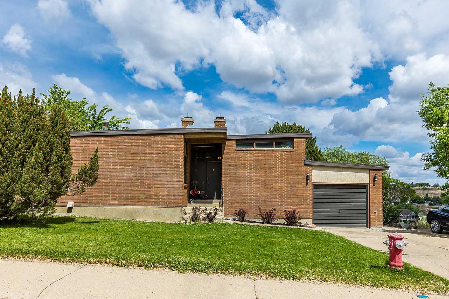 22 Chinook Dr SW, Medicine Hat, AB T1A 4B3