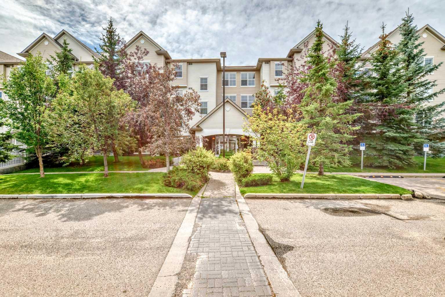 2000 Applevillage Court Se Unit 411, Calgary, AB T2A 7Z4