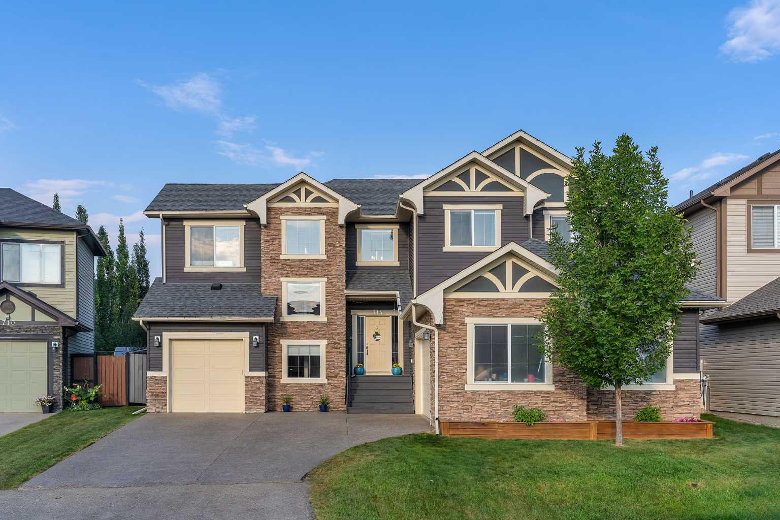 714 Canoe Ave SW, Airdrie, AB T4B 3K5