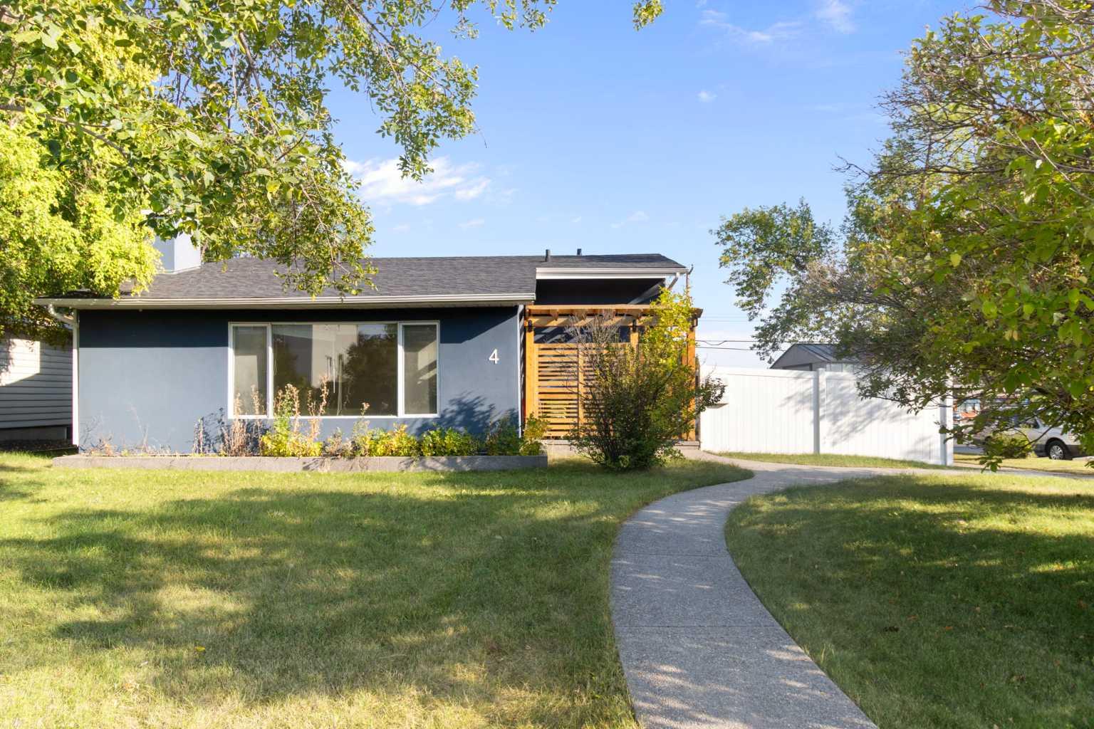 4 Heston St NW, Calgary, AB T2K 2C1