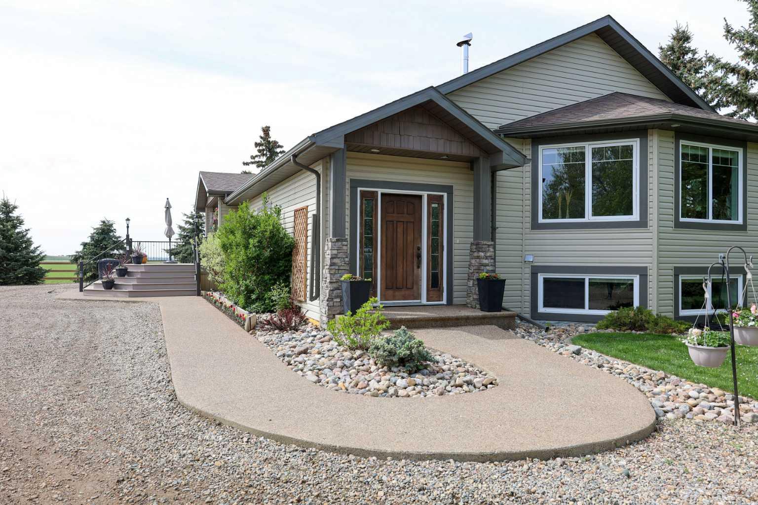 105039 Rge Road 212a, Picture Butte, AB T0K 1V0