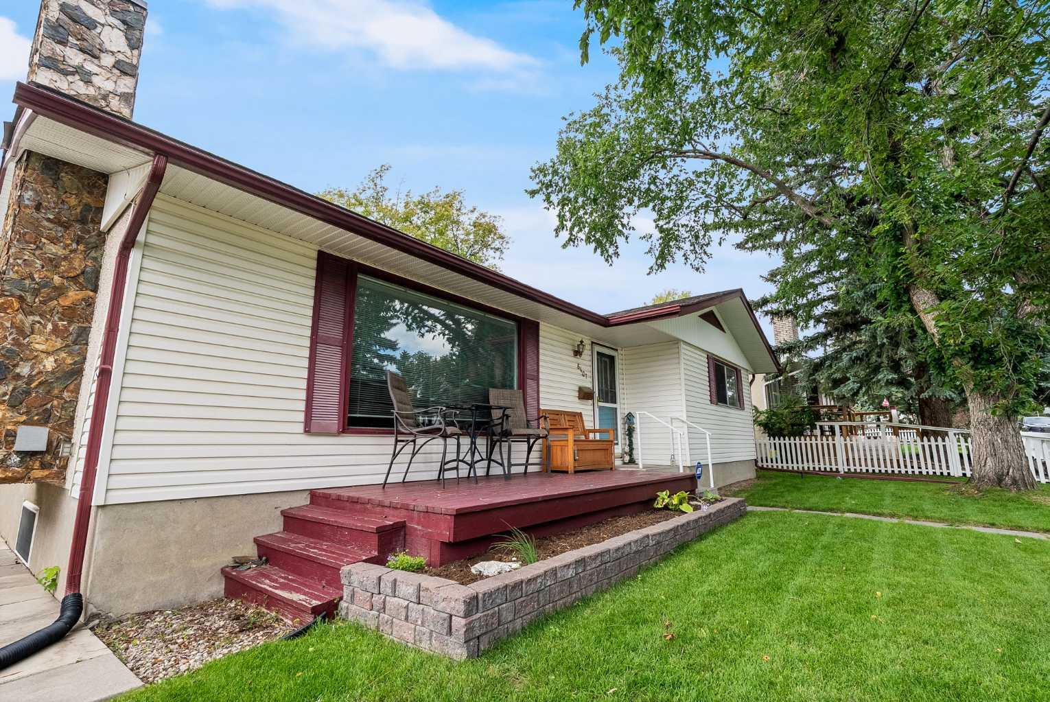 6407 Dalton Dr NW, Calgary, AB T3A 1E1