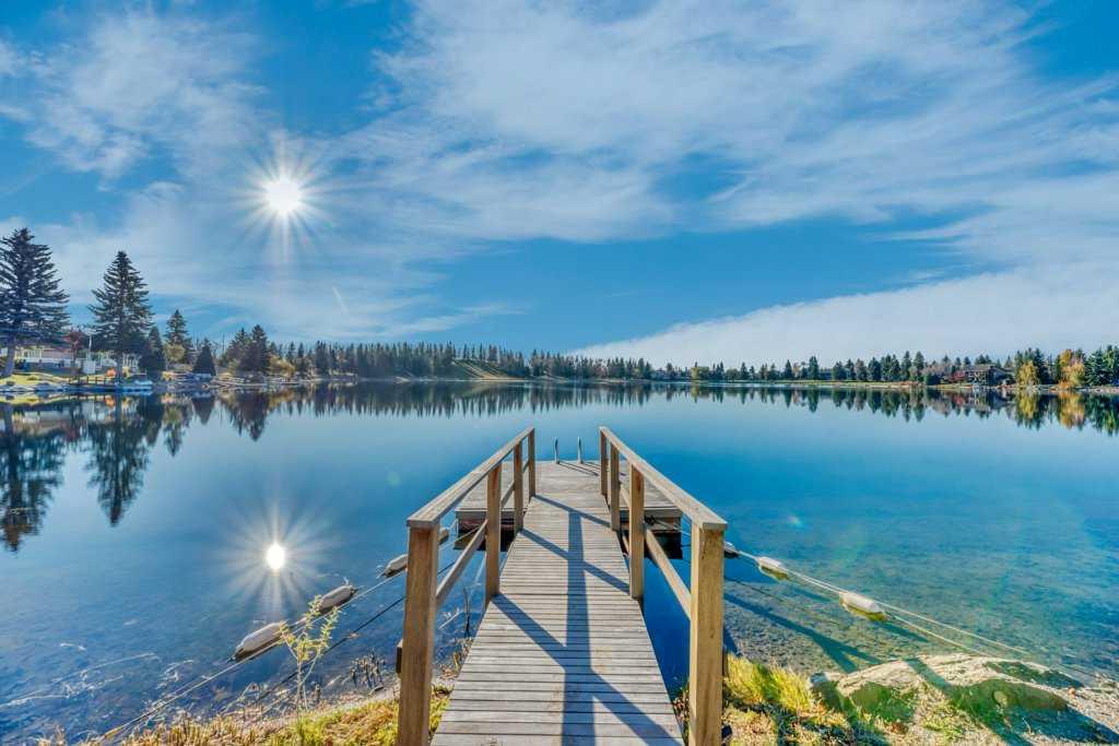 15 Midlake Grn SE, Calgary, AB T2X 1K6
