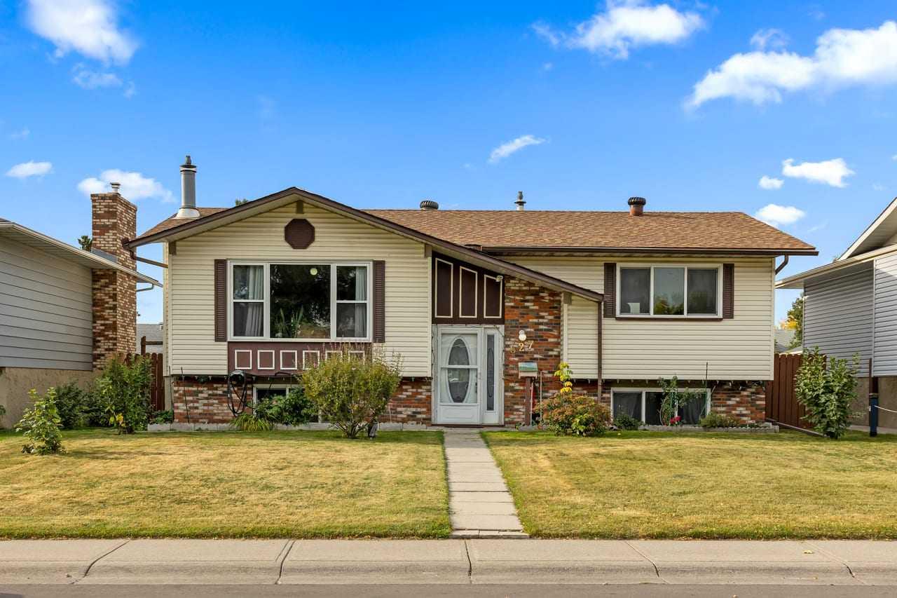 627 Whiteridge Rd NE, Calgary, AB T1Y 2Y7