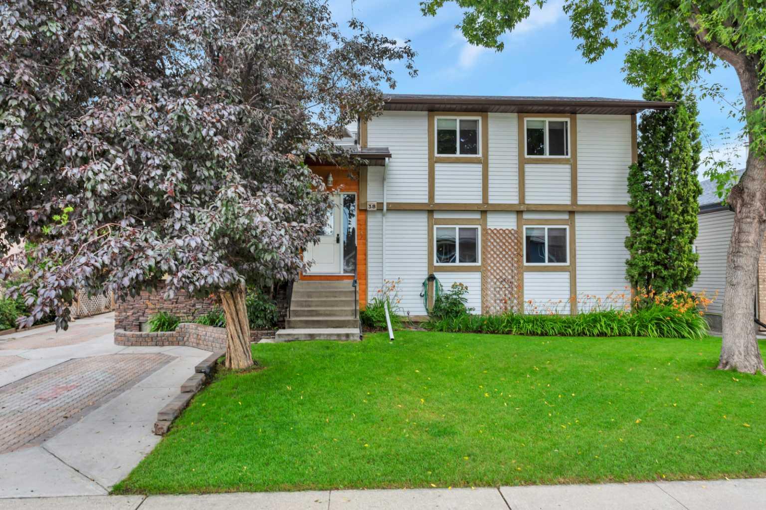 38 Wiltshire Blvd, Red Deer, AB T4N 3H4