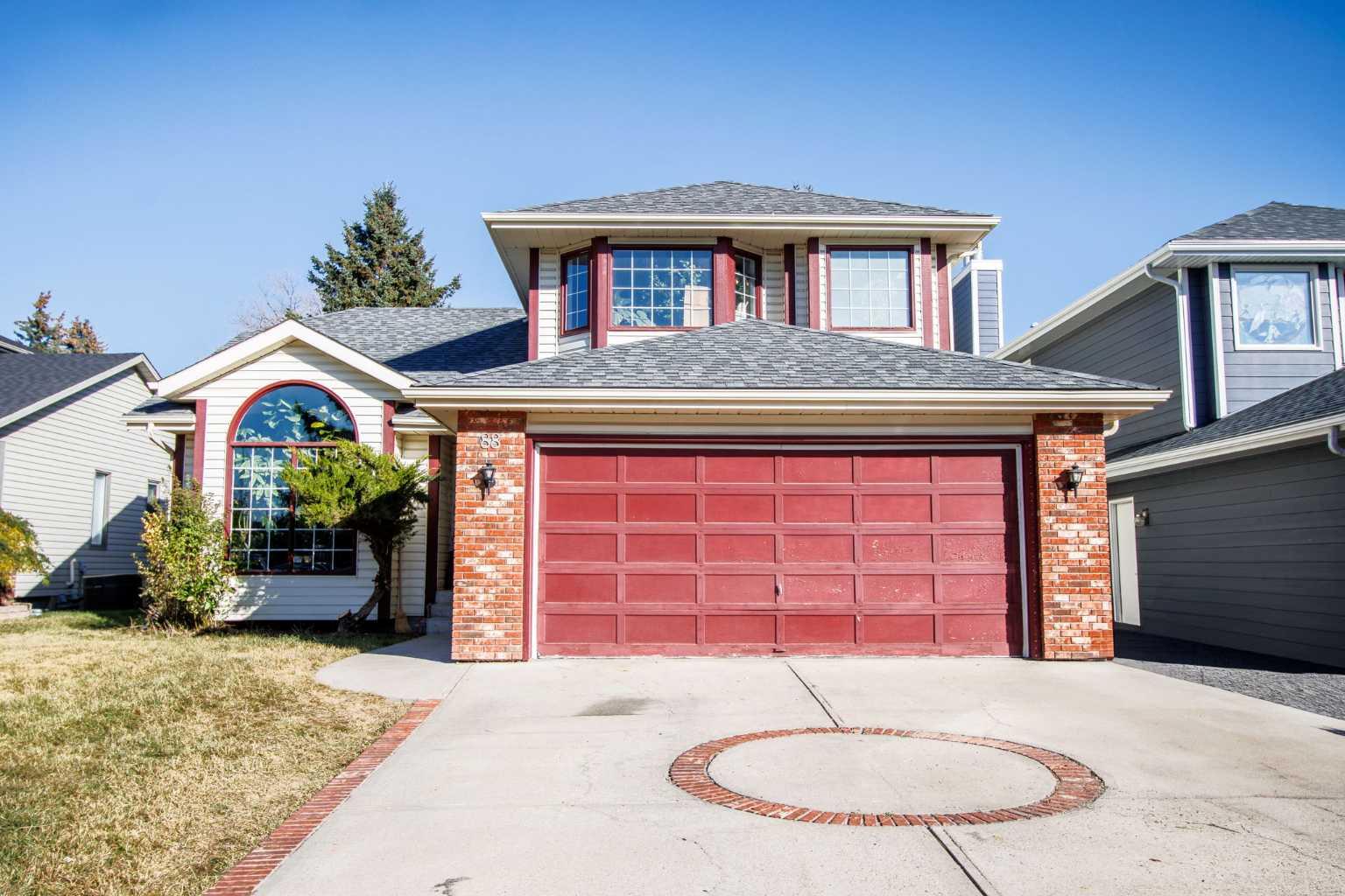 88 Woodford Close SW, Calgary, AB T2W 5P3