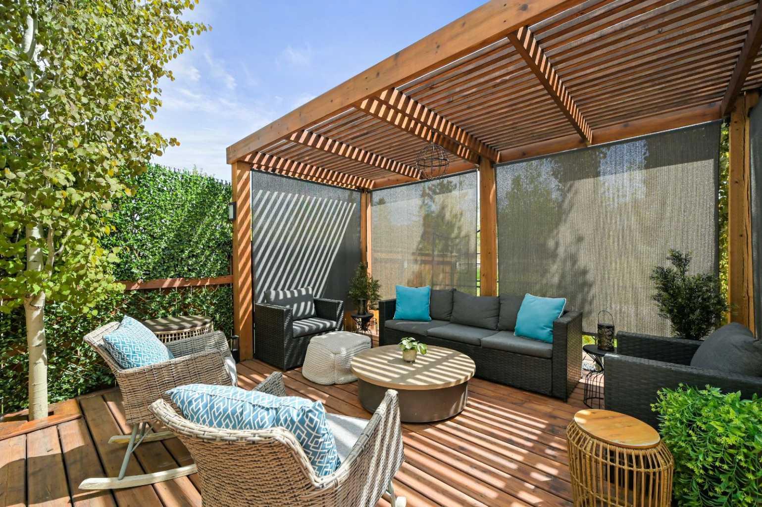 21 Cougar Ridge Close SW, Calgary, AB T3H 0V4
