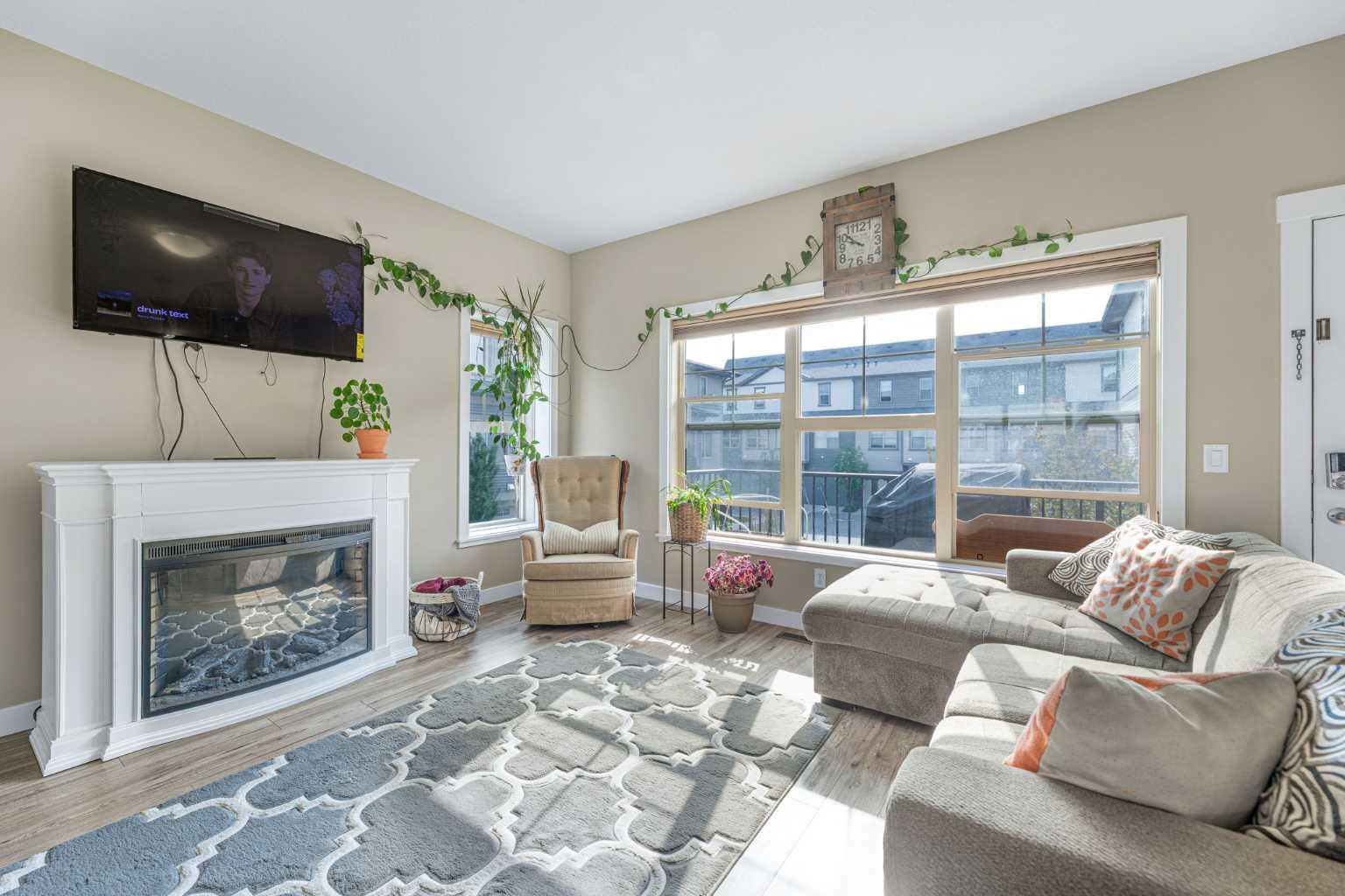 32 Horseshoe Crescent Unit 906, Cochrane, AB T4C 2P4