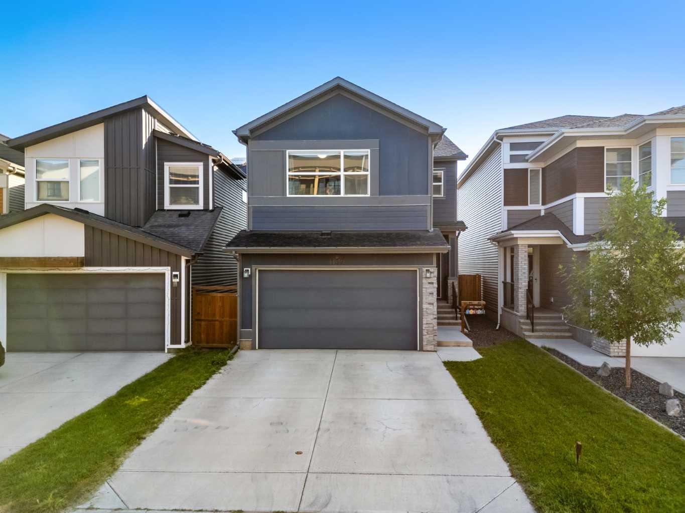 132 Wolf Hollow Cres SE, Calgary, AB T2X 1T8