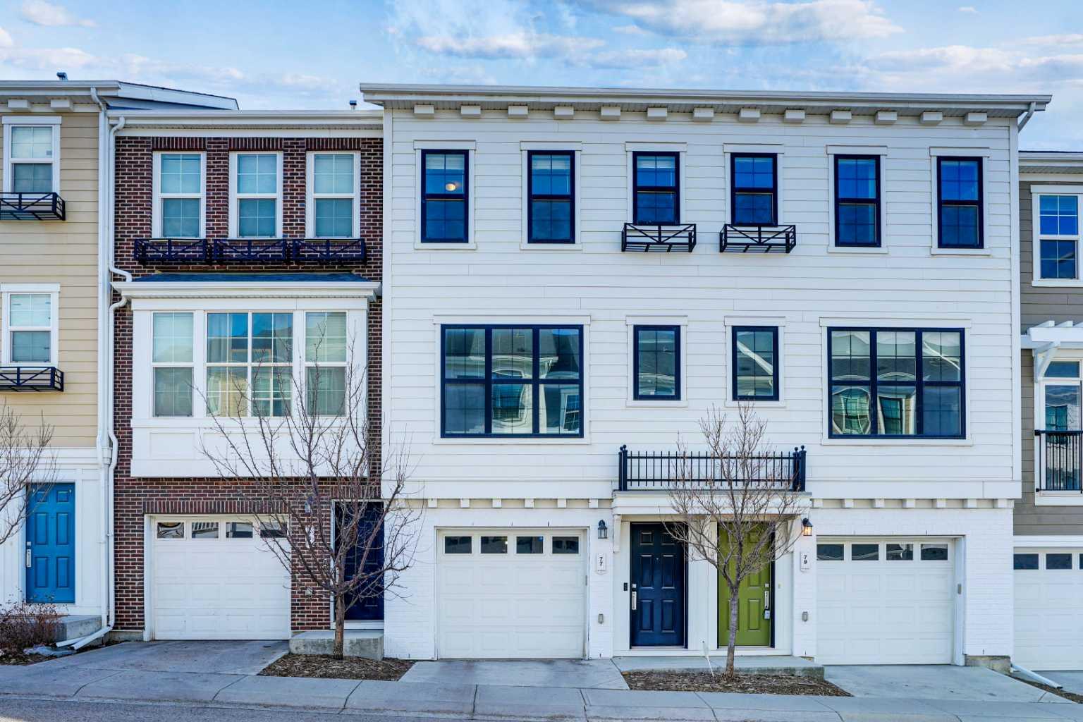 77 Sherwood Row NW, Calgary, AB T3R 0X1