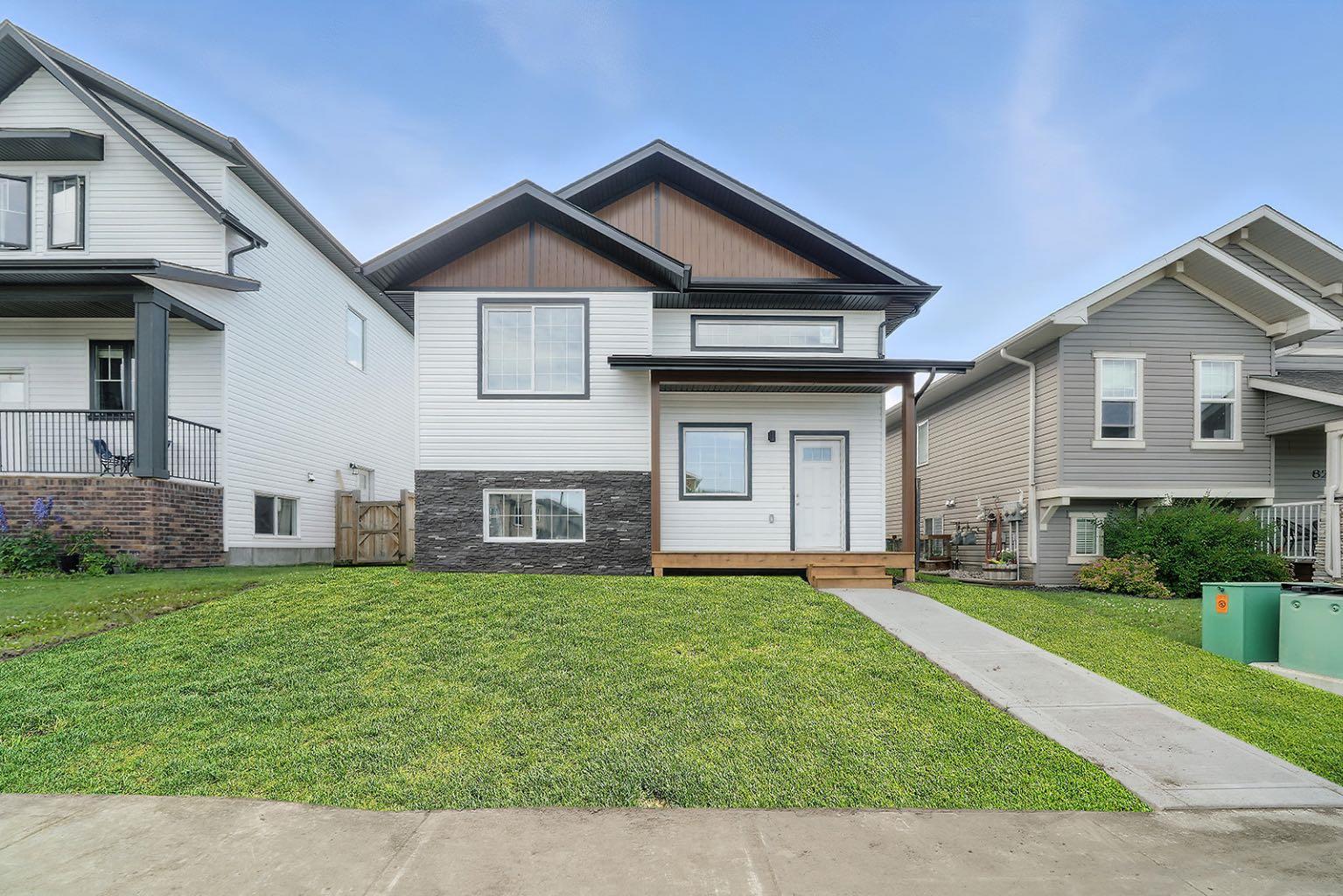 84 Reynolds Rd, Sylvan Lake, AB T4S 0L8