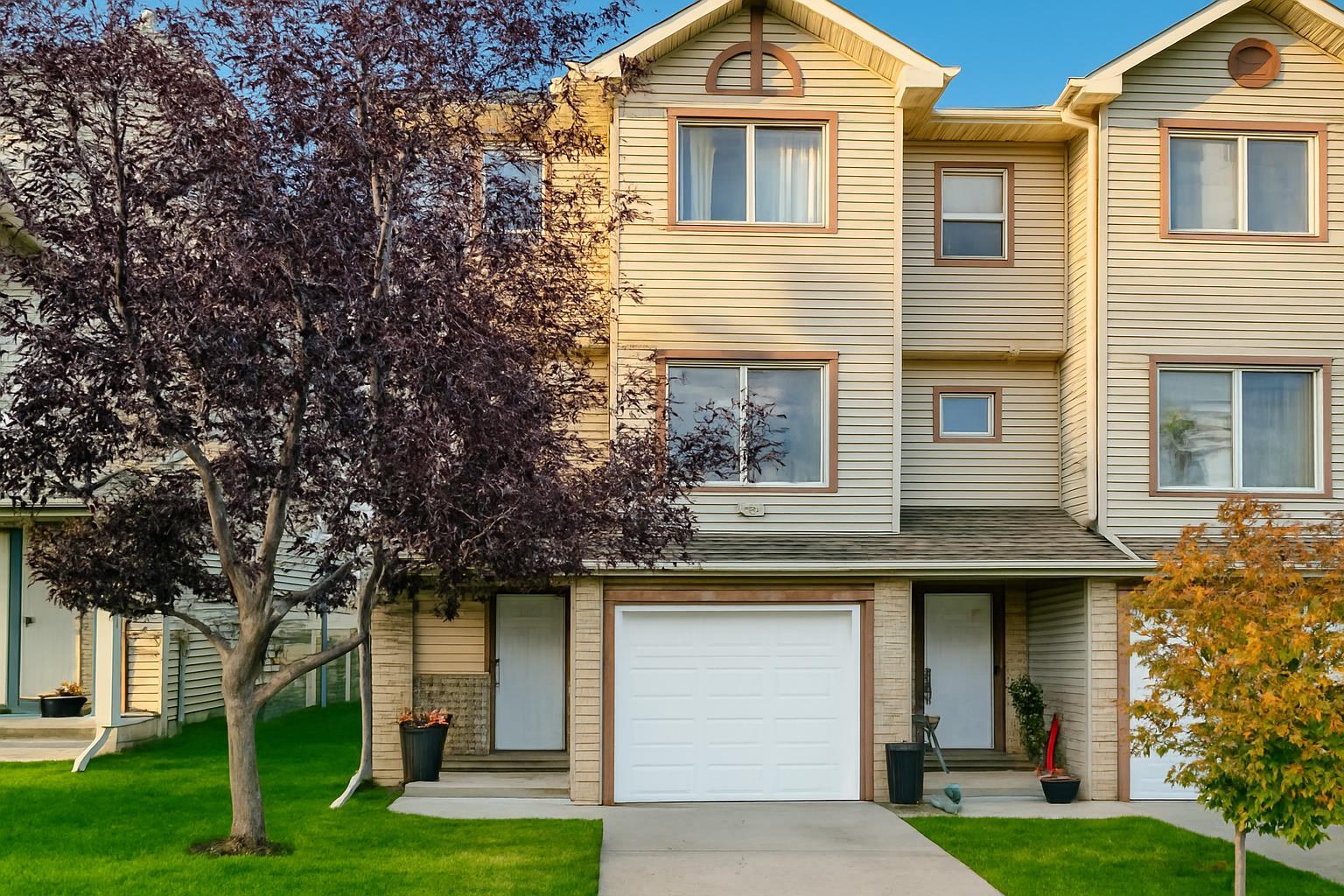 14 Dover Mews SE, Calgary, AB T2B 0B6