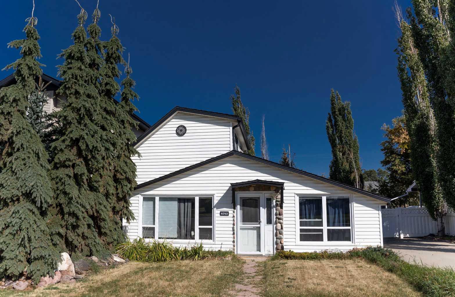 48 Avenue Unit 4742, Lacombe, AB T4L 1N2