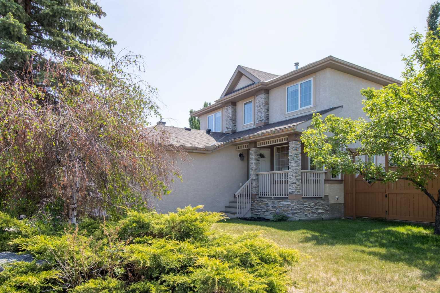 235 Everwillow Close SW, Calgary, AB T2Y 4G6