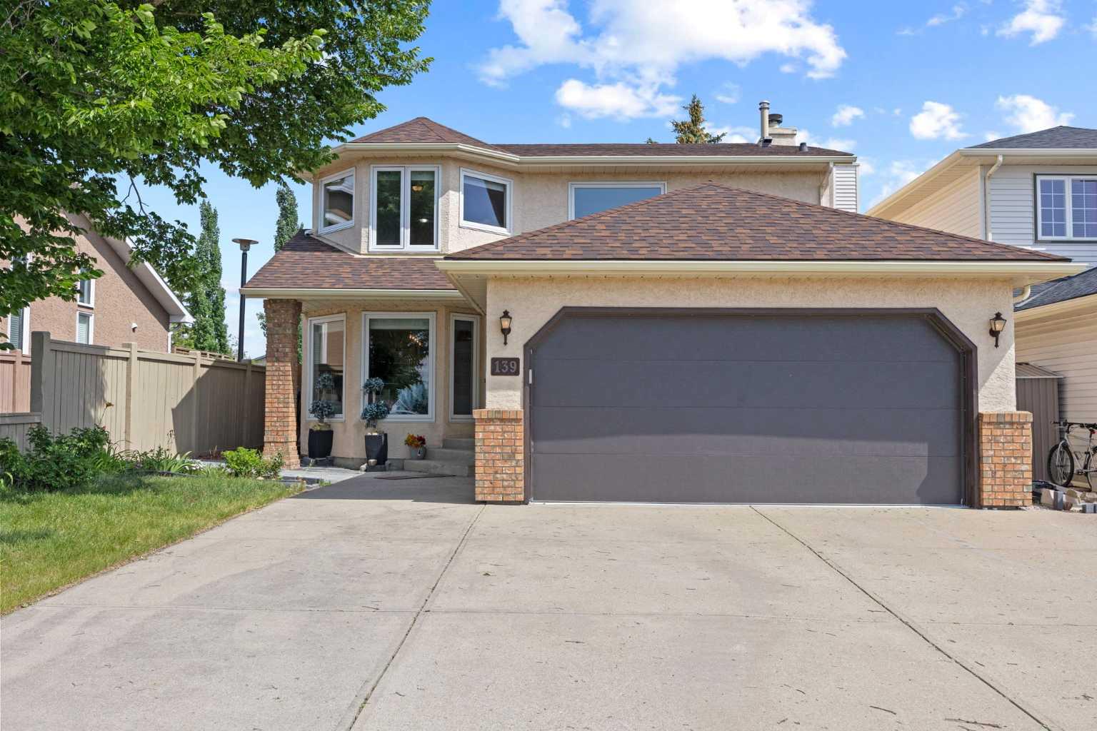 139 Hawkville Close NW, Calgary, AB T3G 3C3