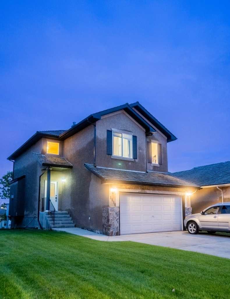 1210 Harvest Hills Dr NE, Calgary, AB T3K 5B3