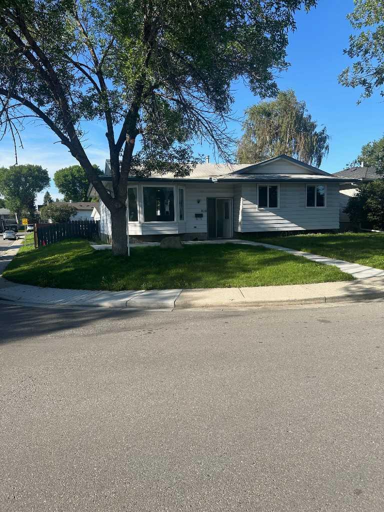 626 Rundleside Dr, Calgary, AB T1Y 1E4