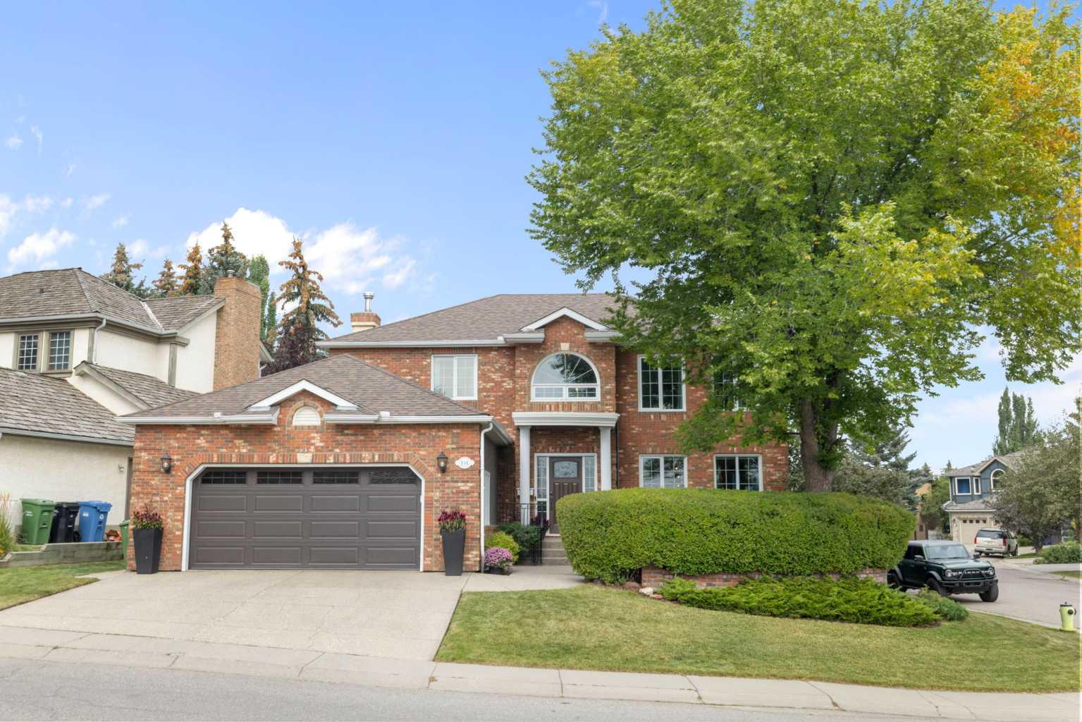 191 Christie Knoll Hts SW, Calgary, AB T3H 2R6