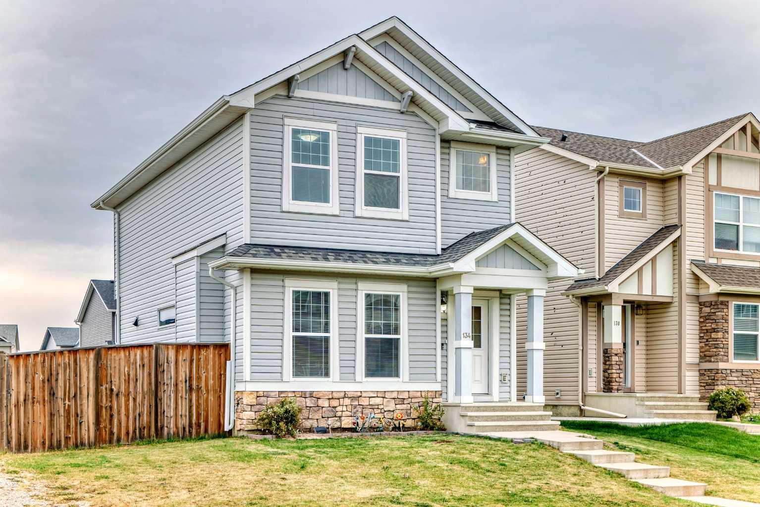 134 Panora Rd NW, Calgary, AB T3K 0T9