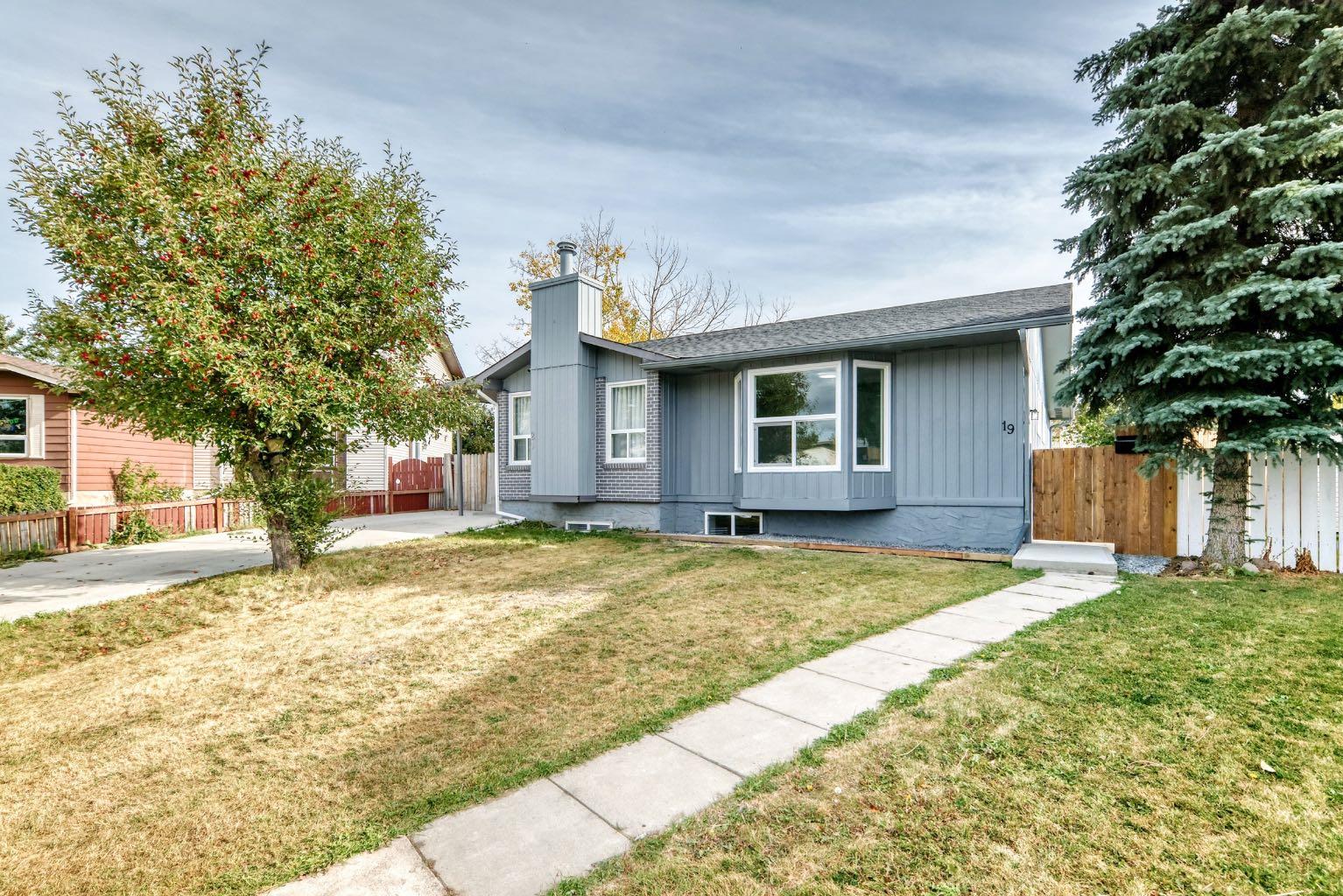 19 Rundlelawn Ct NE, Calgary, AB T1Y 3H3