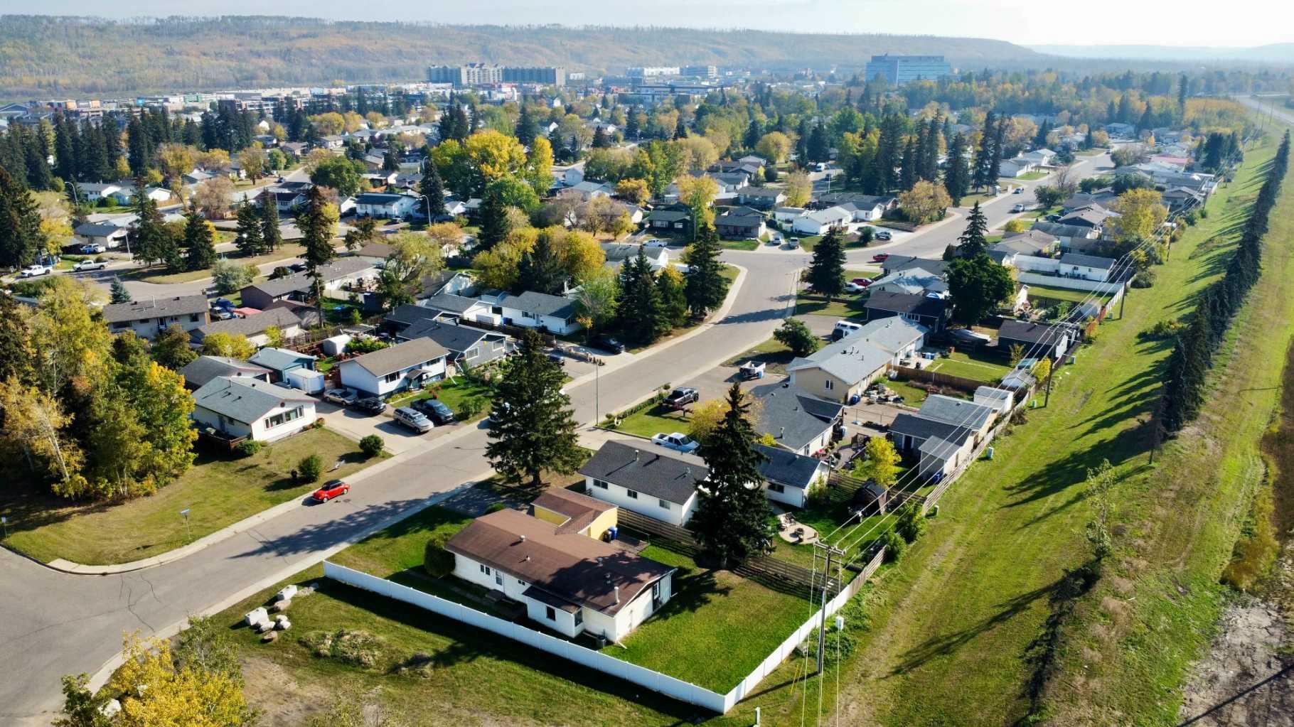 13 Saunderson Ave, Fort Mcmurray, AB T9H 1N1