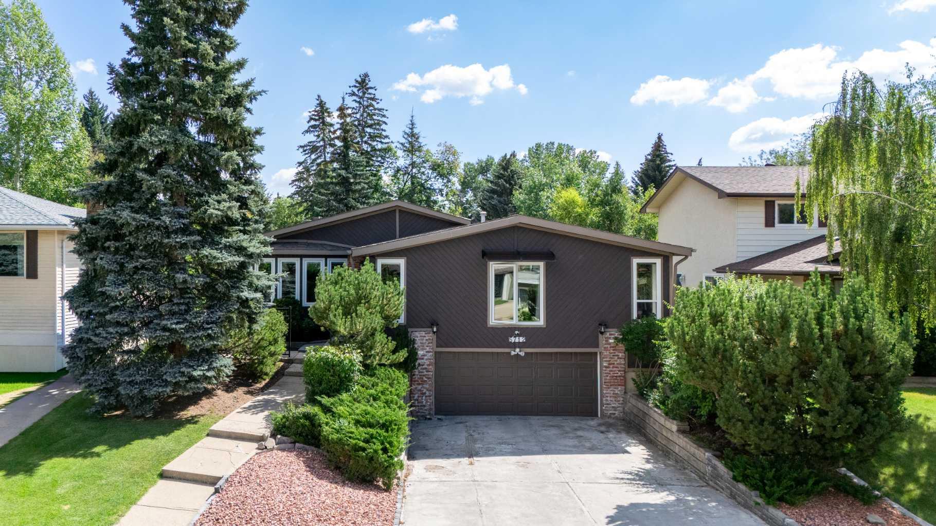 5712 Dalcastle Cres NW, Calgary, AB T3H 3B5