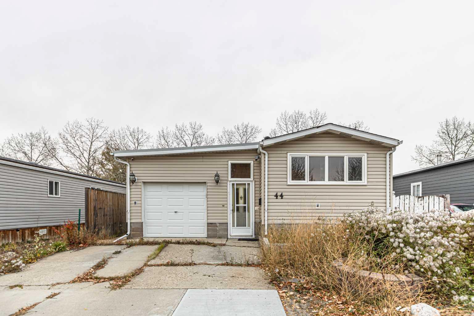 44 Spring Dale Cir SE, Airdrie, AB T4A 1P2