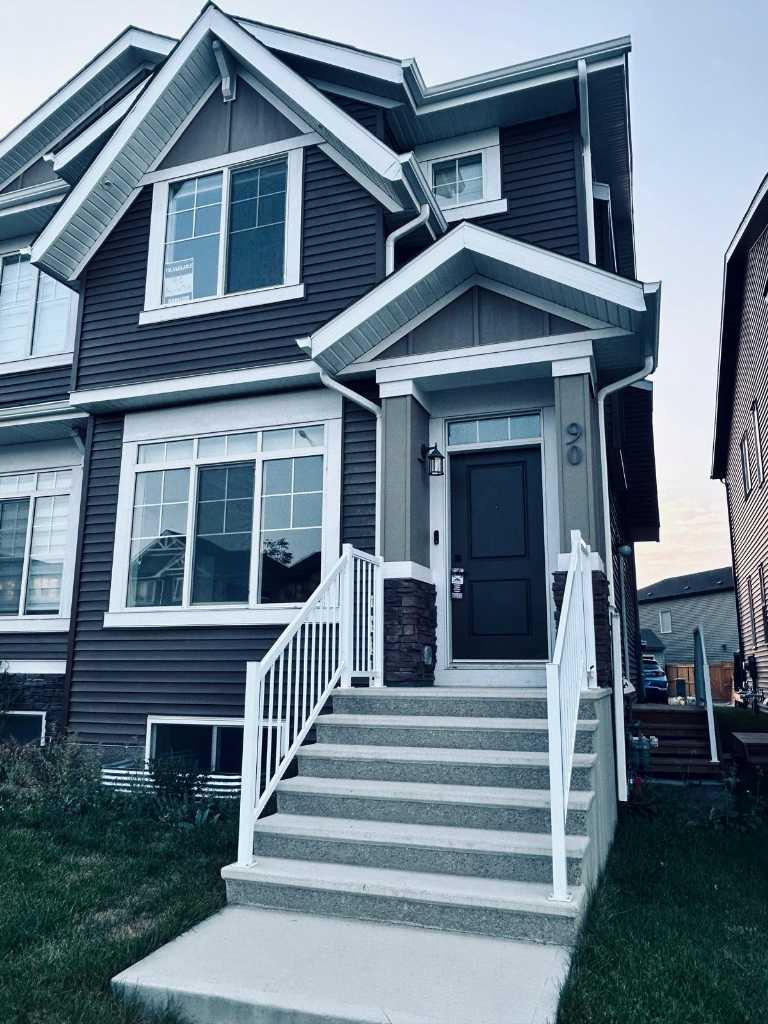 90 Aquila Dr NW, Calgary, AB T3R 2C4
