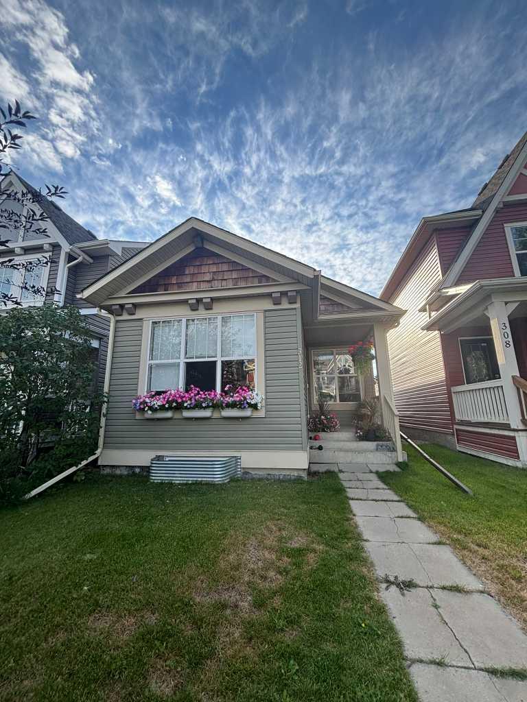 312 New Brighton Lndg SE, Calgary, AB T2Z 0S5