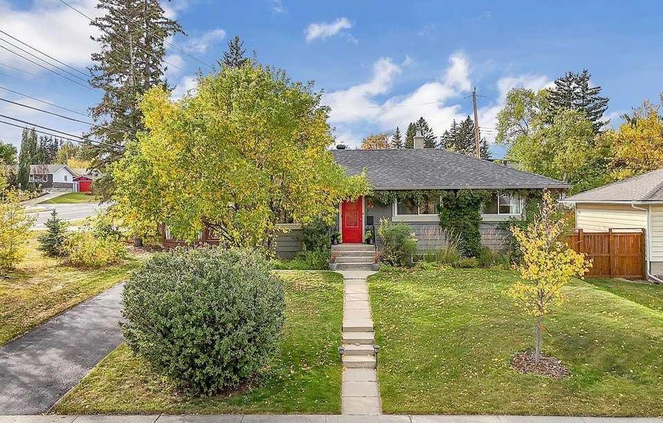 3 Walnut Dr SW, Calgary, AB T3C 3H2