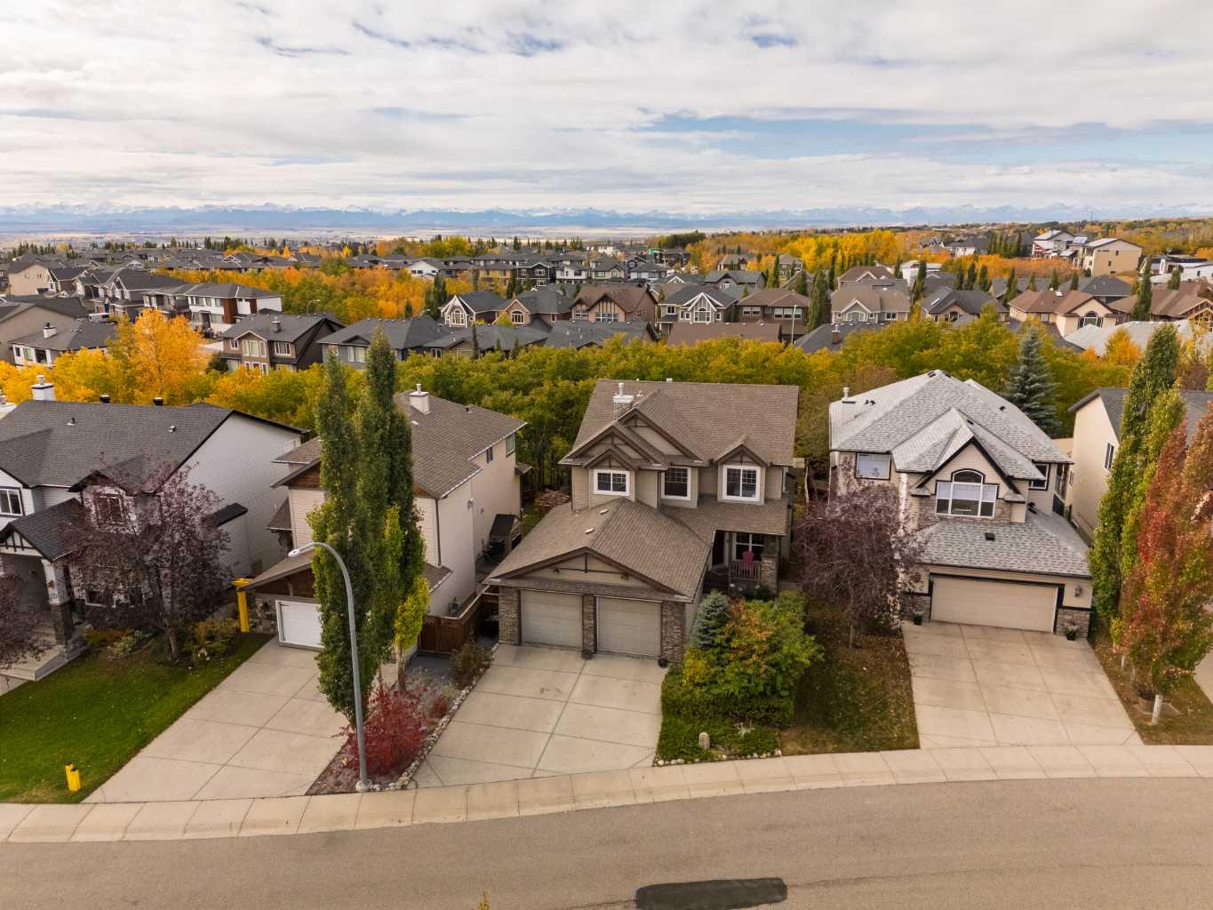 74 Rockborough Park NW, Calgary, AB T3G 5T1